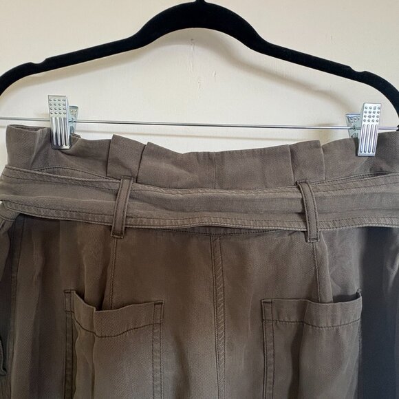 Boden Melina Paperbag Pants in Olive Green, Size 6R - Picture 4 of 7